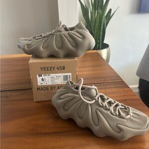 Yezzy 450 size 6 1/2 woman’s 8